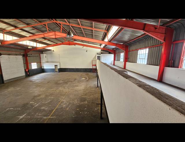 690M² WAREHOUSE TO LET IN JET PARK